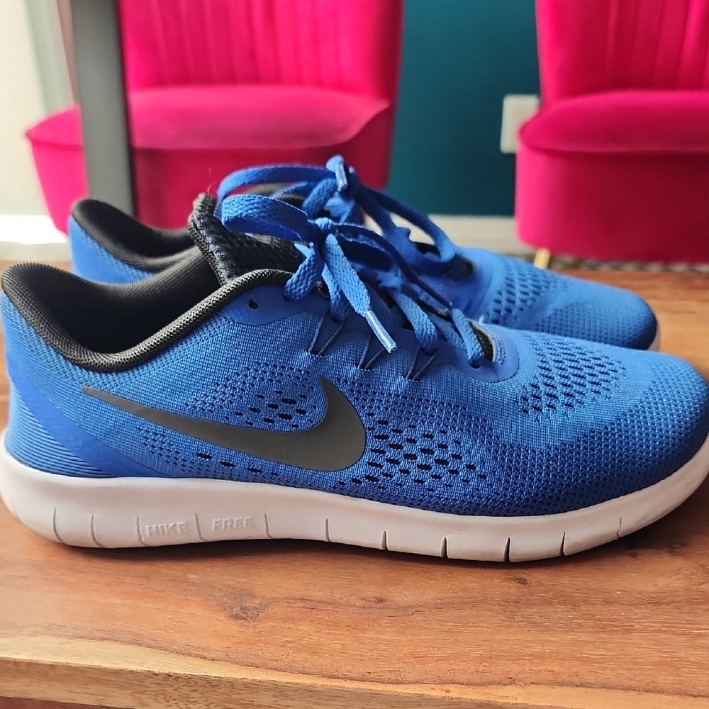 Black and Blue Nike Free Runs Sneakers